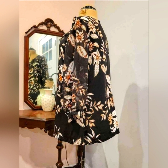 NWT 2X Sheer Sleeved Ruffly Blouse - Picture 4 of 9